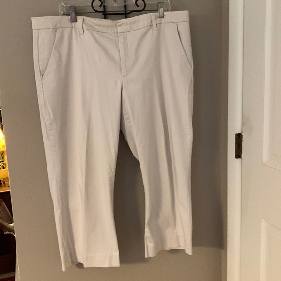 Old Navy stretch khaki capris - Picture 1 of 2